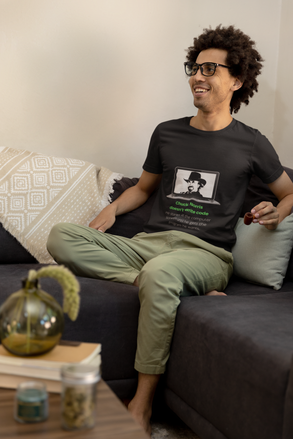 Chuck Norris doesn't write code. - T-Shirt - Image 2